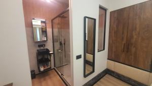 a hallway with a mirror and a wooden door at Retiro Studio in Madrid