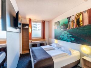 Кровать или кровати в номере B&B Hotel Freiburg-Nord