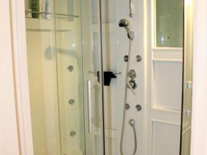 Kúpeľňa v ubytovaní Bel appartement 3 pièces avec terrasse et parking à Villeneuve-Loubet Plage - FR-1-252A-84