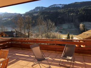 A balcony or terrace at Appartement Le Grand-Bornand, 2 pièces, 6 personnes - FR-1-458-197