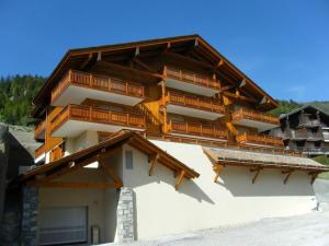 a building with wooden balconies on the side of it at Appartement Le Grand-Bornand, 2 pièces, 6 personnes - FR-1-458-197 in Le Grand-Bornand