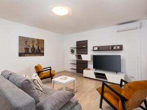 TV a/nebo společenská místnost v ubytování Villa Mira