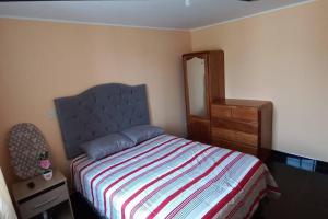 En eller flere senge i et værelse på Apartment in Closed Condominium - Trujillo