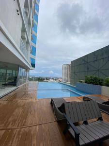 La alberca dentro o cerca de Cozy and Convenient studio unit @ Inspiria condominium