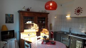 a kitchen with a table with a red and white table cloth at Appartement 3 étoiles avec jardin privatif et parking in Aix-les-Bains