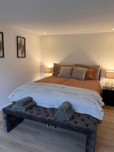 a bedroom with a large bed with two pillows on it at Luxe Hottub Huisje Bij het Veen op de rand van het Bargerveen Drenthe in Weiteveen