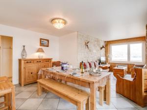 a dining room with a wooden table and chairs at Appartement Tignes, 3 pièces, 8 personnes - FR-1-411-48 in Tignes