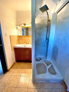 Kúpeľňa v ubytovaní loft des cigales