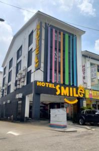 a hotel with a sign that reads hotel smiles at Smile Hotel Cheras Sri Permaisuri in Kuala Lumpur
