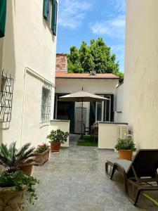 Το κτήριο όπου στεγάζεται  το διαμέρισμα +18 φωτογραφίες