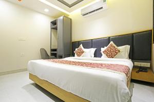 a bedroom with a large bed in a room at Hotel Apple Suite Residency - Free Airport Transffer in New Delhi