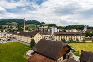 Nespecifikovaný výhled na hory nebo výhled na hory při pohledu z hotelu