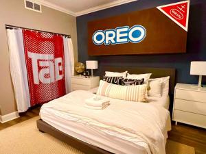 Gallery image of Coolest condo ever- Indy's best at your door step - Central Mass Ave! in Indianapolis +43 photos