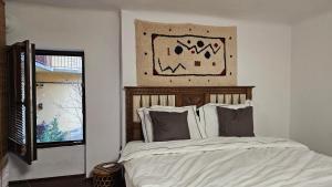a bedroom with a bed and a picture on the wall at Napoca Ultracentral Loft in Cluj-Napoca