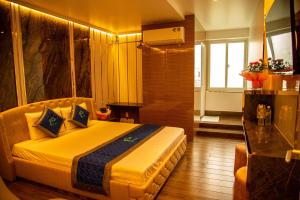 Postel nebo postele na pokoji v ubytování Phuc Hotel