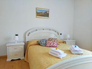 a bedroom with a bed with towels on it at Appartamento Le Nuvole da Davide e Romina in Santarcangelo di Romagna