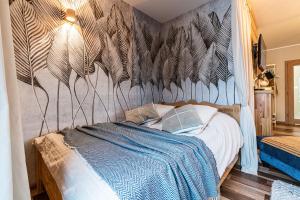 Posteľ alebo postele v izbe v ubytovaní Apartamenty widokowe U Homera