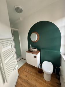 Vonios kambarys apgyvendinimo įstaigoje La maison d'Aline