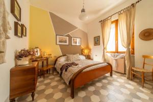Postel nebo postele na pokoji v ubytování Vintage 70s Home