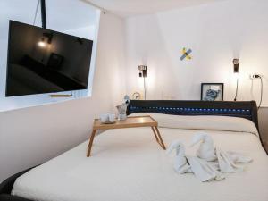 เตียงในห้องที่ Aurelio's Artpartment - Unconventional House