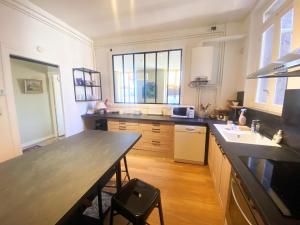 Fotografia z galérie ubytovania Chez Catherine appartement 1 à 6 personnes calme et chaleureux en centre ville v destinácii Issoire + 7 fotografií