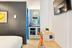 TV a/nebo společenská místnost v ubytování The Brooks Motel