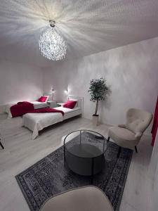 a living room with two beds and a chandelier at BlueSolarPearl R - Vaihtoehto majoittumiselle in Nokia
