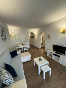 a living room with a couch and a table at Apartamento Oceano in Albufeira