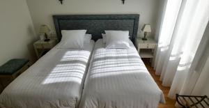 Postel nebo postele na pokoji v ubytování Hôtel de charme L'Orée du Parc