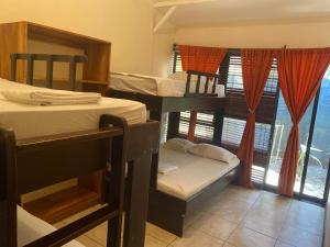 Voodi või voodid majutusasutuse Cabinas surf Arribadas toas