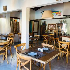 Um restaurante ou outro lugar para comer em Hiu Hotel