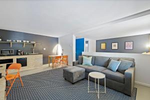 a living room with a couch and a table at The Brooks Motel in Hillsdale