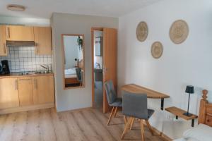 Η κουζίνα ή μικρή κουζίνα στο Apartment am Hopfensee +11 φωτογραφίες