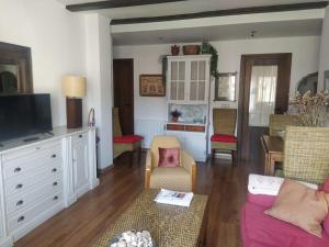 a living room with a couch and chairs at Apartamento Gandía, Orihuela del Tremedal. in Orihuela del Tremedal