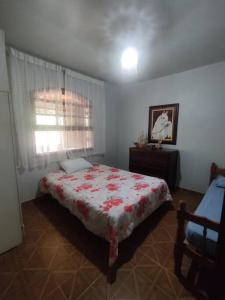 a bedroom with a bed and a window at Sítio Nosso Cantinho in Mogi das Cruzes