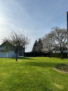 Taman di luar Le Clos De La Vallée +7 gambar