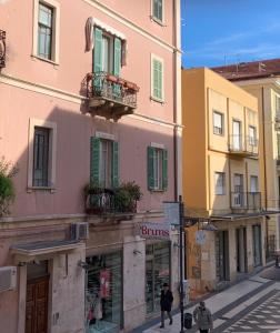Το κτήριο όπου στεγάζεται  το διαμέρισμα