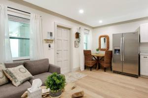 a living room with a couch and a kitchen at Lovely 1 Bedroom - Walk to Waterfront in West Palm Beach