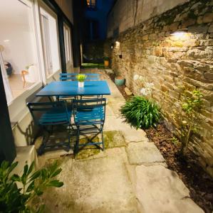 Patio alebo iná vonkajšia časť ubytovania Ty Guenhaël petite maisonnette avec extérieur intra-muros proche port de Vannes