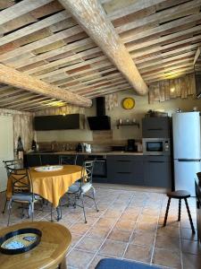 Una cocina o zona de cocina en L'Atelier d'André