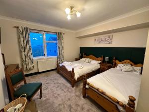 Postel nebo postele na pokoji v ubytování Herrislea House Hotel + 37 fotografií