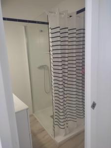 Ένα μπάνιο στο Apartamento en Binibeca Nou