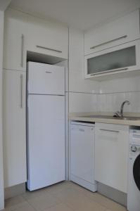 Kuchyň nebo kuchyňský kout v ubytování Albir Beach Apt