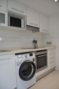 Kuchyň nebo kuchyňský kout v ubytování Albir Beach Apt