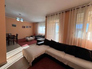 Postel nebo postele na pokoji v ubytování Elbasan center family apartment n.42