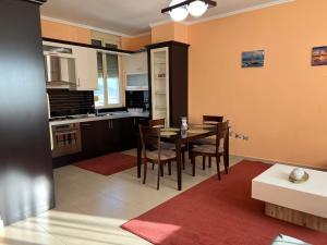 Kuchyň nebo kuchyňský kout v ubytování Elbasan center family apartment n.42