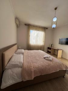 Postel nebo postele na pokoji v ubytování Elbasan center family apartment n.42