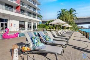 Bazén v ubytování Beachwalk - Sun, Amazing Pools and Gym nebo v jeho okolí