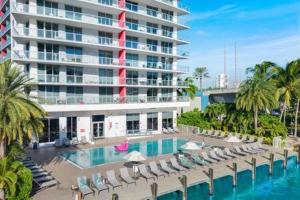 Bazén v ubytování Beachwalk - Sun, Amazing Pools and Gym nebo v jeho okolí