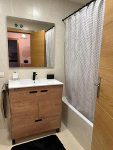 a bathroom with a sink and a shower at Studio 14 + garaje incluido. Nuevo, elegante, acogedor. in Haro
